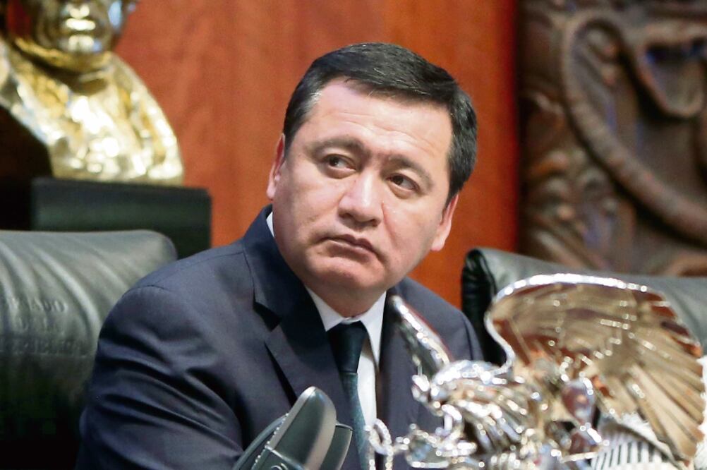 El secretario de Gobernación acudió ayer al Senado como testigo de honor para la entrega de la presea Elvia Carrillo Puerto (SENADO)