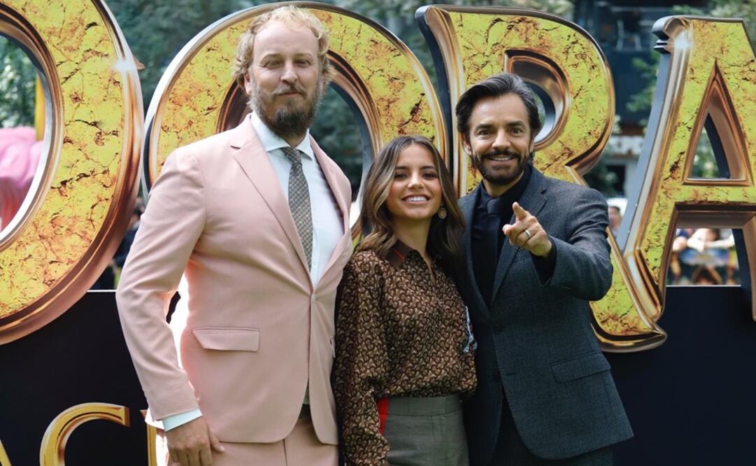 James Bobin, Isabel Moner y Eugenio Derbez en la alfombra verde de "Dora y la ciudad perdida". Foto: Berenice Fregoso