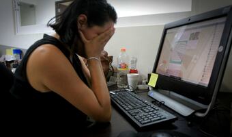 Más de 10 millones de mujeres fueron víctimas de ciberacoso en 2024; hombres, los principales agresores