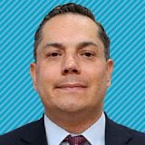 El reto de paternidad responsable en el servicio público