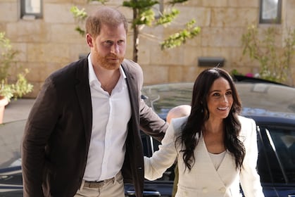 Harry y Meghan reaparecen en Jordania en medio de la crisis de los Windsor